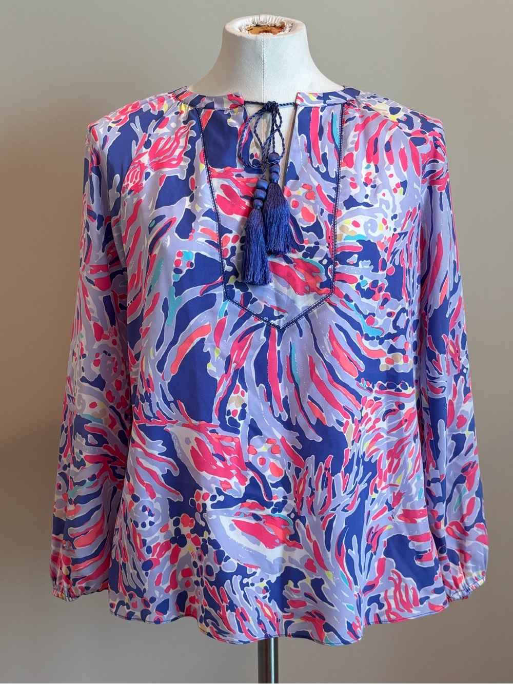 EUC Lilly Pulitzer 100% Silk Elsa Top Blouse w/ Tassel Size S
